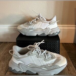 Adidas OZWEEGO SHOES White and Gray | size 4 youth fits like a 6 womens‎